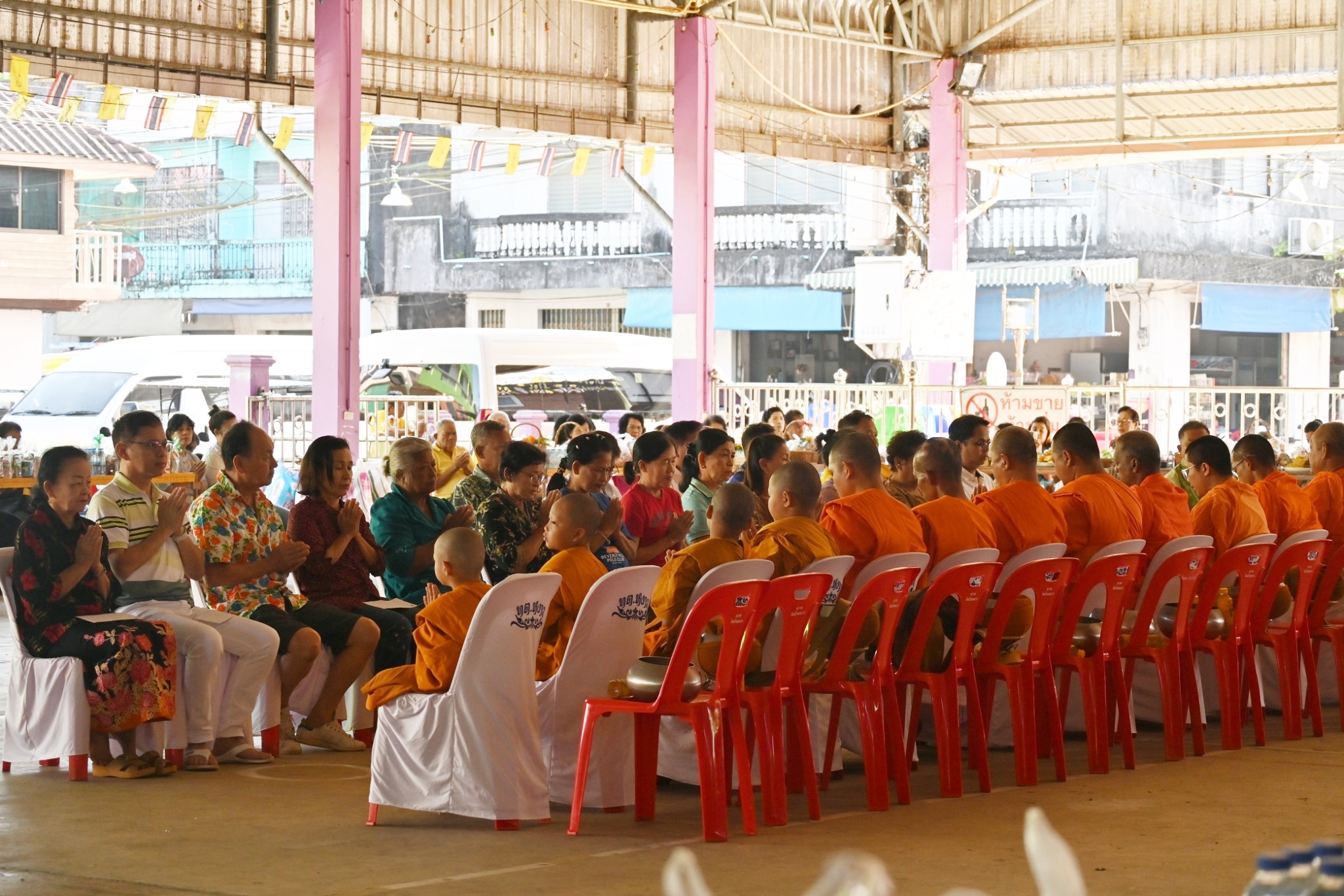 กิจกรรมตักบาตรข้าวสารอาหารแห้ง เนื่องในวันขึ้นปีใหม่ ประจำปี พ.ศ.2568