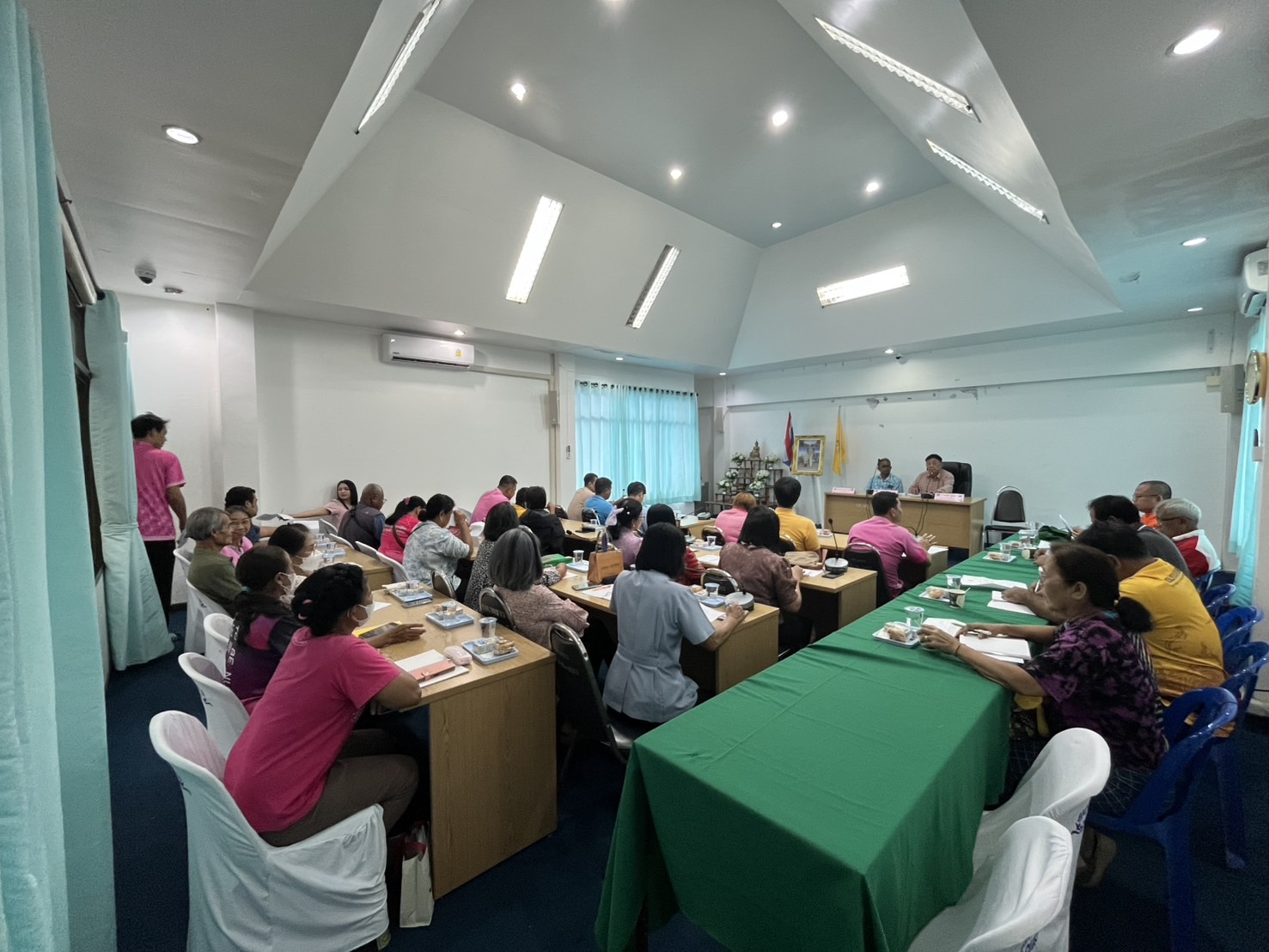 เมื่อวันอังคารที่ 1 กรกฎาคม 2568    ประชุมปรึกษาหารือแนวทางการจัดกิจกรรมวันแห่เทียนพรรษา ประจำปี 2568    ณ  ห้องประชุม ชั้น 2 เทศบาลตำบลหงาว