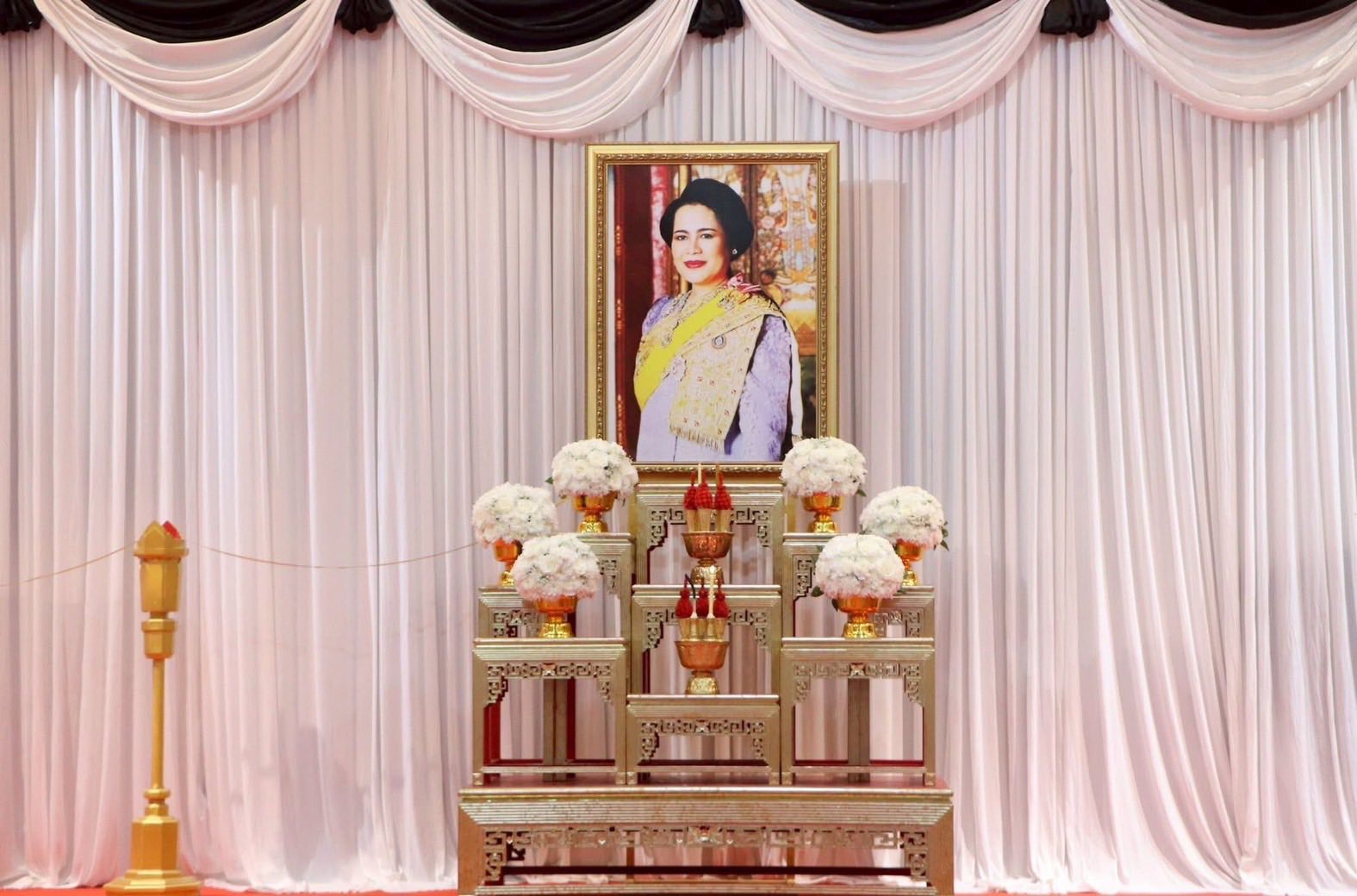 เทศบาลตำบลหงาว ร่วมพิธีบำเพ็ญกุศลสวดพระอภิธรรมในวาระครบ 15 วัน ปัณรสมวาร อุทิศถวายเป็นพระราชกุศล แด่สมเด็จพระนางเจ้าสิริกิติ์ พระบรมราชินีนาถ พระบรมราชชนนีพันปีหลวง